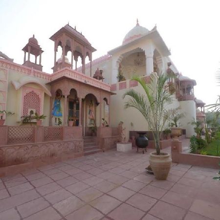 Hotel Suroth Mahal Luharu Екстер'єр фото